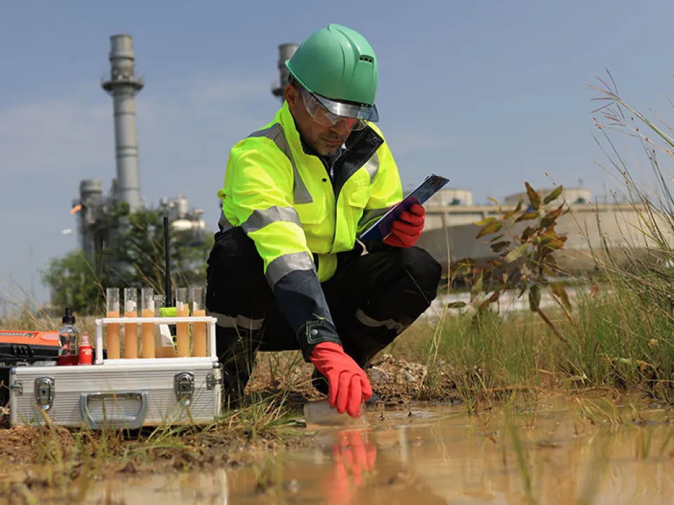 Phlebotomist drawing a blood lead sample from a construction worker at an ICA clinic